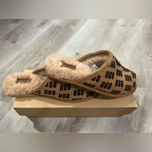 UGG slippers brand new Women’s